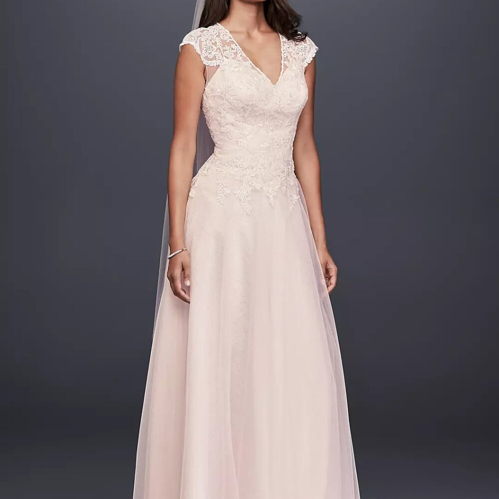 David's Bridal Tulle-Over-Lace V-Neck A-Line Wedding Dress Size 0 NWT/Unaltered
